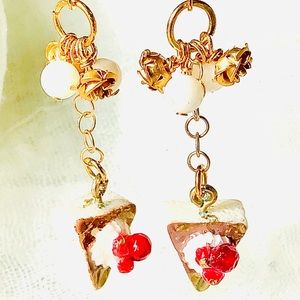 🍓Strawberry Cheesecake Desert Earrings, Gold